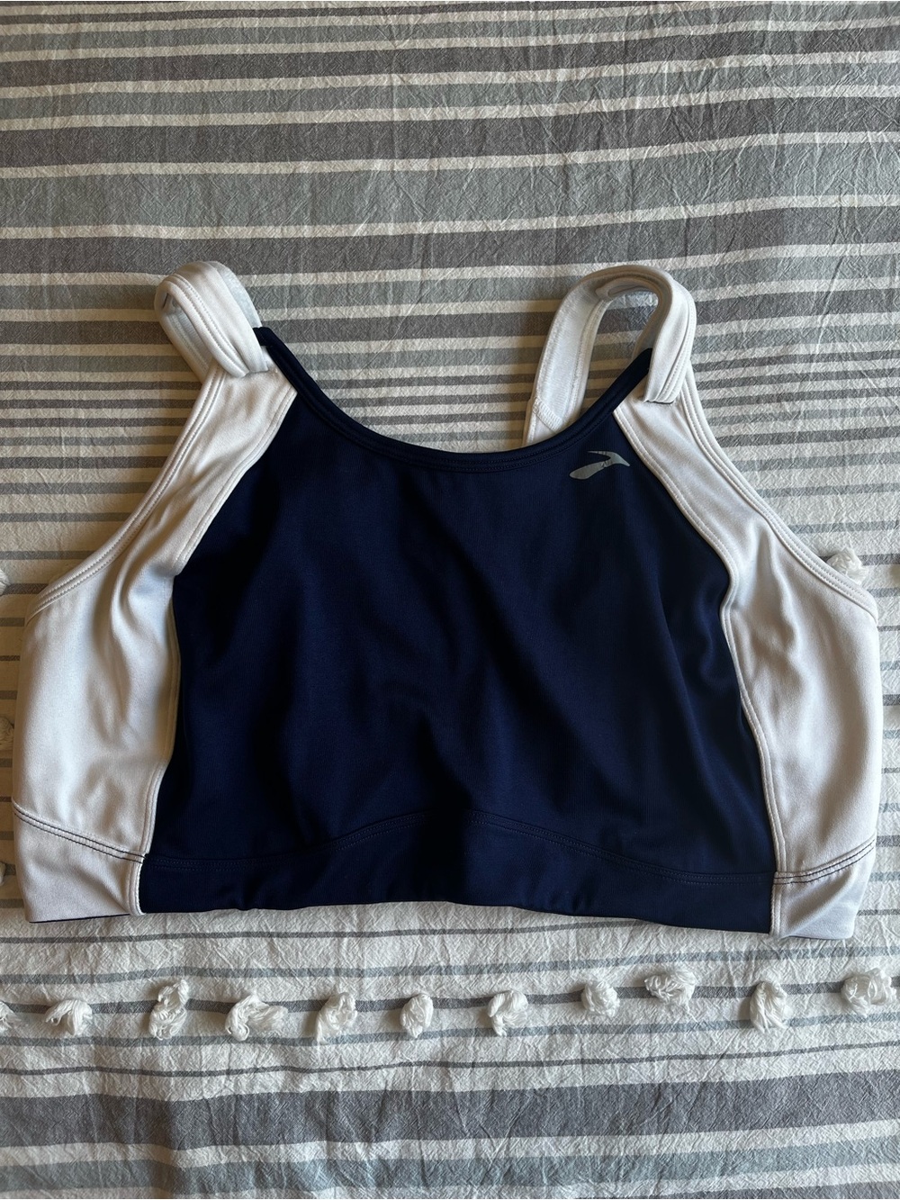 Brooks Women's Fiona White & Navy Mid-Impact Wire-Free Sports Bra in 40E
